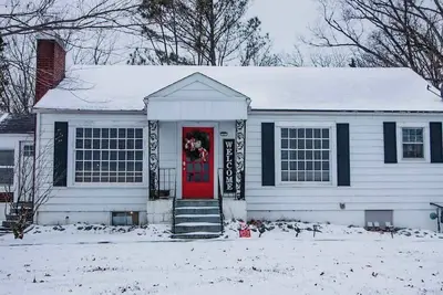 Image de Large family home w dinning by Lindsey Wilson