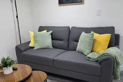 Image de Cozy Basement Suite near West Edmonton Mall.