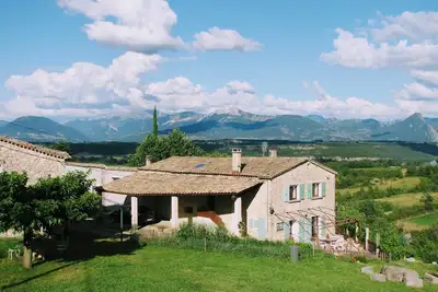Image de Maison de caractère avec terrasses, jardin, vue et calme face aux montagnes