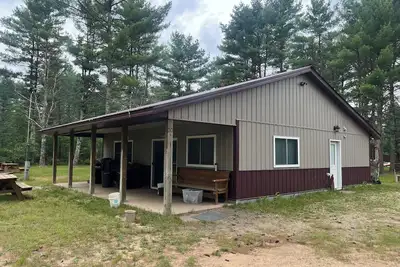 Image de Clear Creek Cabin- 10 acres of privacy, Pond, Creek, Pet Friendly