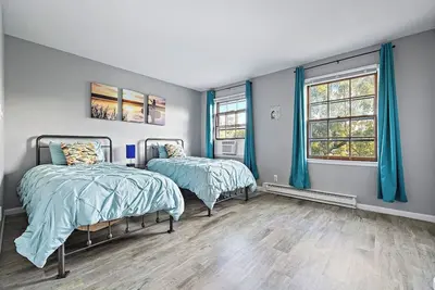 Image de Relaxing 2br Riverfront Townhome
