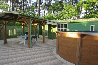Image de Chalet Climatisé sans vis-à-vis, piscine chauffée, animaux acceptés