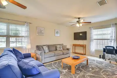 Image de 6 Mi to Beaches! Seminole Home w/ Furnished Patio