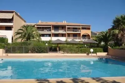 Image de Loue studio cabine 26m2 avec terrasse exposée sud vue piscine