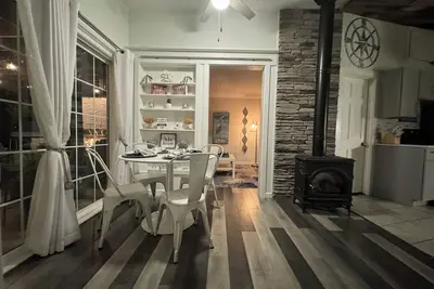 Image de Charming lake house with WiFi in serene Lime Lake!