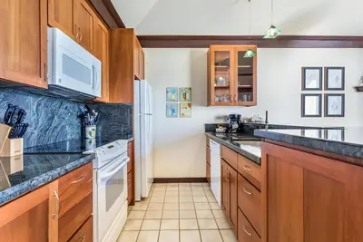 Image de Kiahuna Plantation Resort 192 Oceanfront 1 Bedroom