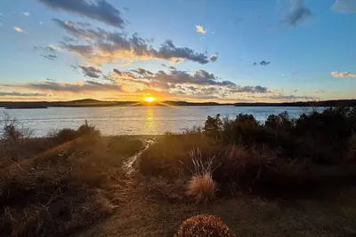 Image de Table Rock Lakefront Condo ~ 3 bedroom ~ 8 guests