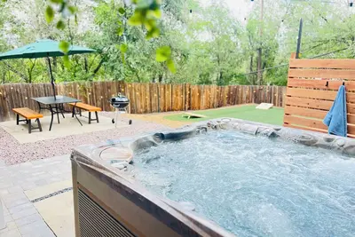 Image de Cozy 2-bedroom house with Hot Tub in charming Colorado Springs