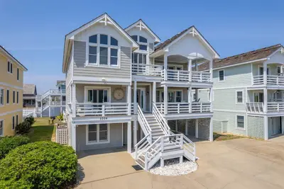 Image de Southern Comfort: Semi-Oceanfront, Private Heated Pool, Elevator, Hot Tub, Dog Friendly!