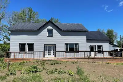 Image de McIntyre Family Retreat in Bath, On, between Prince Edward County & Kingston