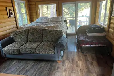 Image de Cabin in Superior with Ac, WiFi, Satellite T. V. , rafts, and Hot Tub.