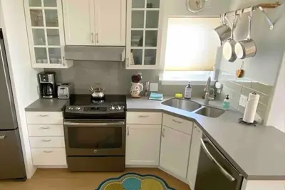 Image de Rocky Mountain Retreat! King bed, soaker tub, walk to bus stop/transfer station