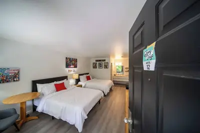 Image de Step into the heroic universe at GloryDayz Motel!