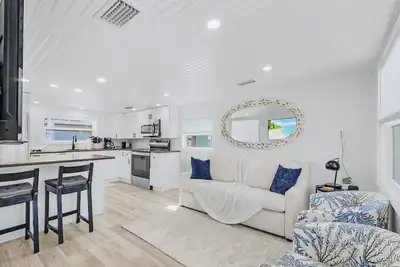 Image de Charming Waterfront Cottage on peaceful Matlacha! Full Renovation December 2024