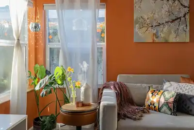 Image de Cozy cottage with hot tub in secret garden near canyons trails, City Heights