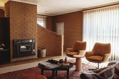 Image de 2 bed + 2 bath home with quirky bones + paddock views located in town.