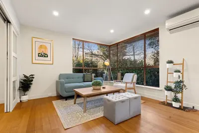 Image de Cozy 2-Bed in Vibrant South Yarra