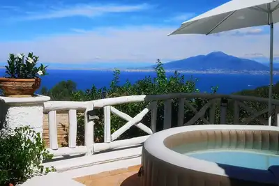 Image de Appartamento con Terrazzo, Piscina Idromassaggio e Vista Golfo di Napoli