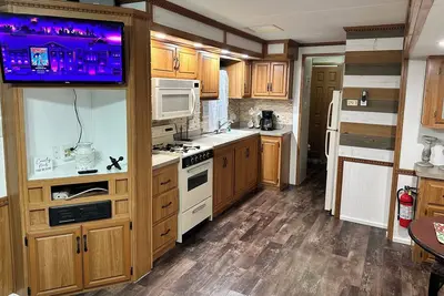 The Farm, a cozy camper in delightful Cosby with Ac, WiFi