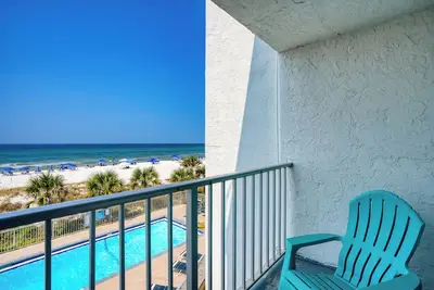 Image de Sun-kissed by AvantStay | Beachfront Access