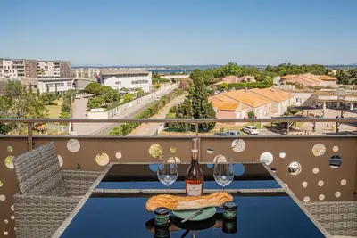 Image de Sète Apt 3* à côté de la plage, terrasse & parking