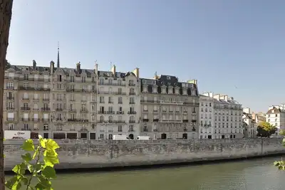 Image de Ile De La CITÉ - Lurious Duplex Near Notre-Dame: Elegant Parisian Charm - 2 Beds