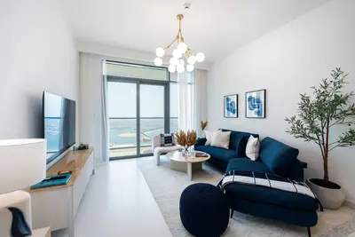 Image de Serene 1br w/ Private Palm View Balcony