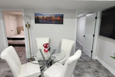 Image de Cozy 2-bedroom with WiFi, Ac in charming Kitchener with free parking