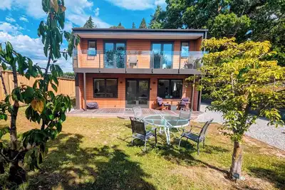 Image de Modern 2br Townhouse in Wānaka – Walk to Lake, Mountain Views, WiFi