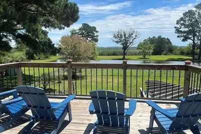 Image de Spacious waterfront farmhouse with amazing views and kayaking