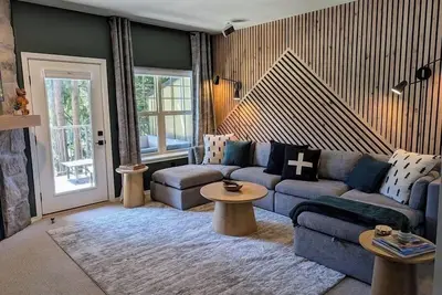 Image de Chalet 55 at the Official Collins Lake Resort