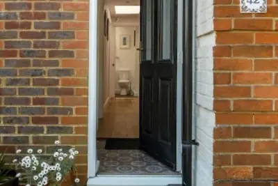 Image de Self contained annexe, Hove Park\nPrivate parking, own entrance, 10 mins Brighton