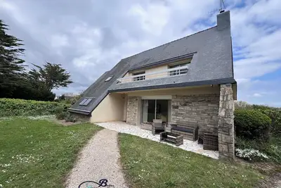 Image de Spacieuse et confortable maison Ă 2 minutes de la plage et des chemins cĂ´tiers