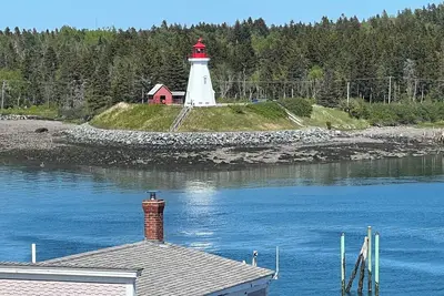 Image de New 2-bed apartment with Panoramic Views of Downtown Lubec and Campobello Island