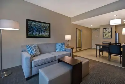 Image de Stay, Relax, and Explore! 2 Spacious Units, Free Breakfast, Full Kitchen, Pool!
