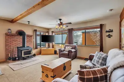 Image de Mountain Hideaway Condo Across the Street from Giant Steps