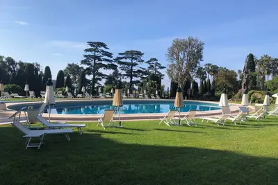 Image de 5 min des plages, Appartement 2 chambres, vue mer panoramique, piscine.