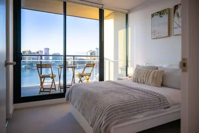 Image de Vibrant Waterfront Docklands Living