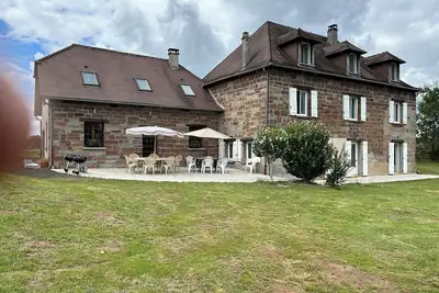 Maison de campagne en pierres, vue sur la vallée, sur un terrain de 3000 m2