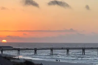 Image de Closest 2 Bedroom to Beach Spectacular Gulf, Pier, & 🐬 View at A403 Waterscape