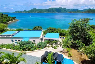 Image de New Beachfront 5 Bedroom Villa–Pool, Solar & Battery Backup