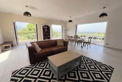 Image de Villa neuve et spacieuse avec vue exceptionnelle