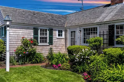 Image de 😎 Sunny Beachfront Condo + Parking! 🏳️‍🌈 Provincetown West End 🌊