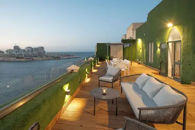 Image de Iconic Terrace w/ stunning sea view, 3 bedrooms, 3 bathrooms, entire apartment.