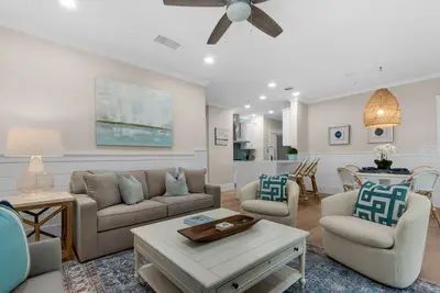 Image de Private Beach/Pool Access-Pristine-Newly Renovated-Outdoor Balcony