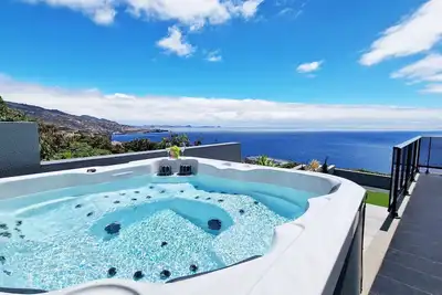 Image de Azure Serenity by LovelyStay
