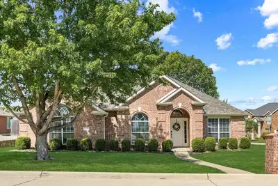 Image de Spacious 4 bedroom home with a Hot Tub, Just 15 Miles from the Att Stadium!
