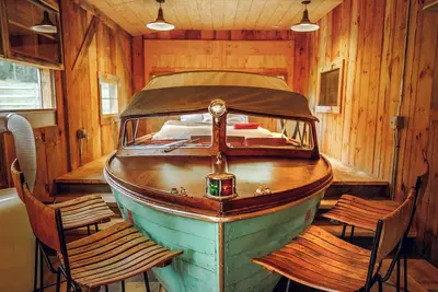 Image de Enjoy this authentic and cozy Vt Barn with Brand New Hot Tub