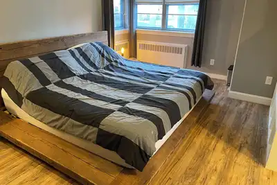 Image de King-Size Bed in Master Bedroom & Two Sleep Sofas In Bdrm 2 - Suite 64.