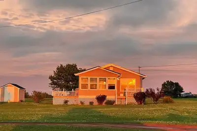 Cozy 2-bedroom cottage overlooking Saint Peters Bay Ac, WiFi &  gorgeous sunsets